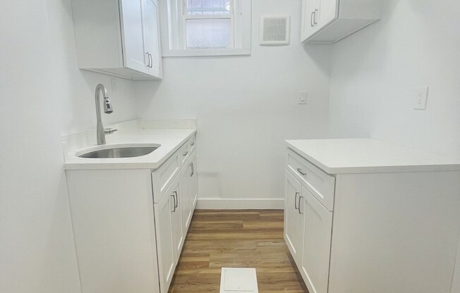 3 beds, 1 bath, 850 sqft, $3,400, Unit BASE