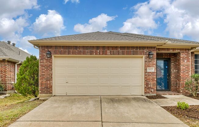 BEAUTIFUL 3 BEDROOM HOME LOCATED IN LITTLE ELM, TEXAS!