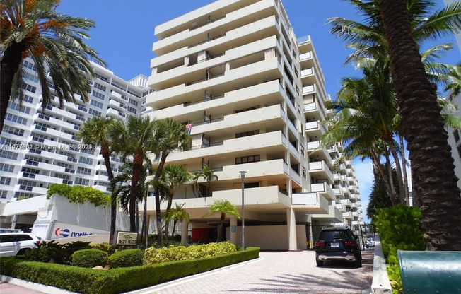 1623 Collins Ave
