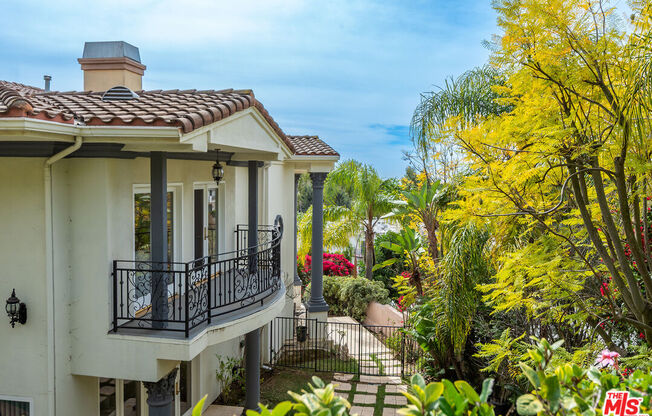 2997 BEVERLY GLN CIR