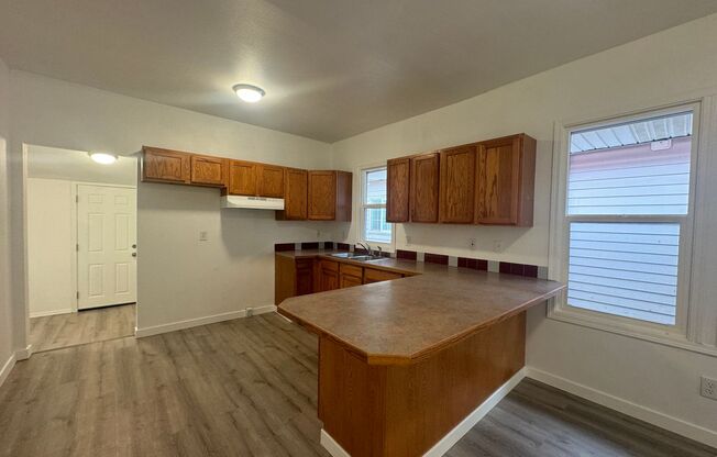 2 beds, 1 bath, $1,200