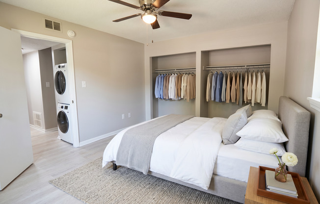 2 beds, 1 bath, 950 sqft, $999
