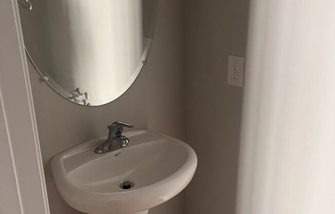 Spacious 2BR/3BA Townhome in Rennaisance Park near Downtown Raleigh