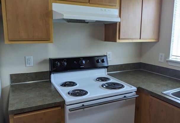2 beds, 2 baths, 994 sqft, $1,425, Unit E301