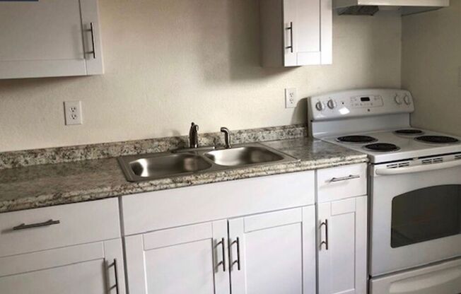 **FIRST MONTH'S RENT FREE** Please contact Anastasia Sisneros 480-261-9549 to schedule a tour!