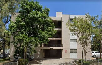 409 SW 8 AVE