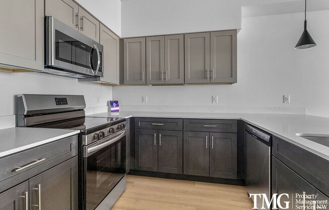 1 bed, 1 bath, 746 sqft, $1,599, Unit E112