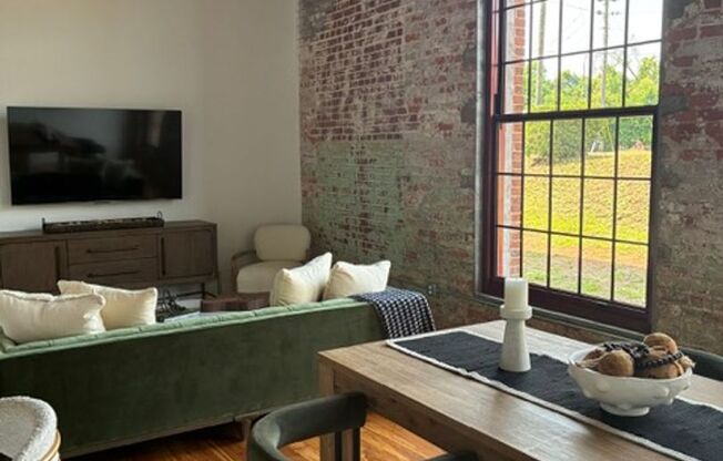 1 bed, 1 bath, 780 sqft, $1,300, Unit F-107