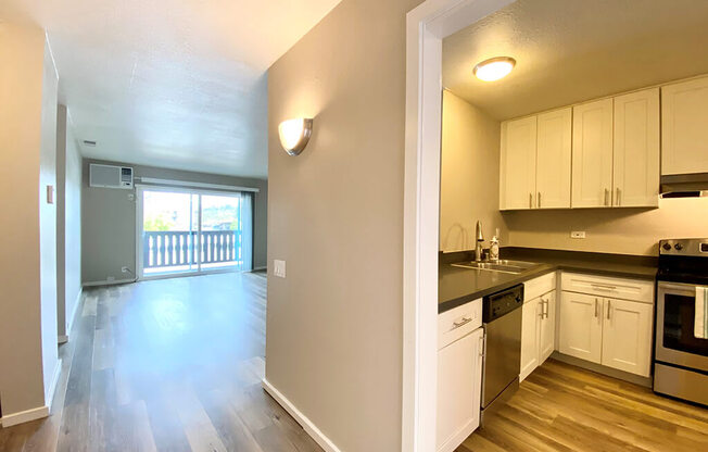 Modern Lightning at 1038 on Second, Lafayette