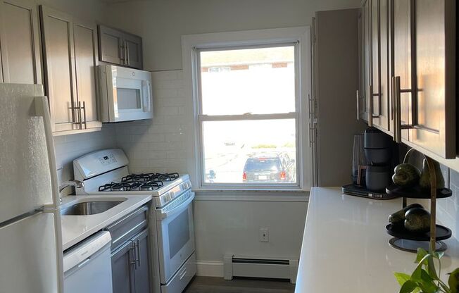 1 bed, 1 bath, 650 sqft, $1,750, Unit 155L