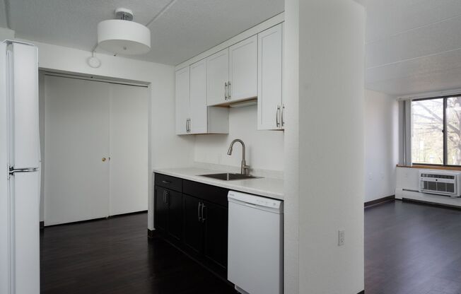 2 beds, 1.5 baths, 893 sqft, $1,495, Unit 304