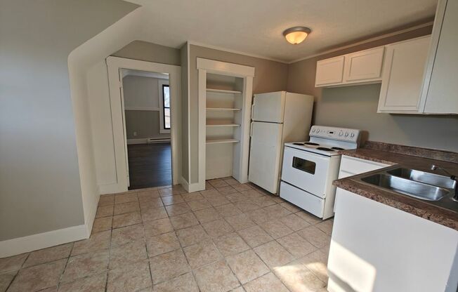 2 beds, 1 bath, $995