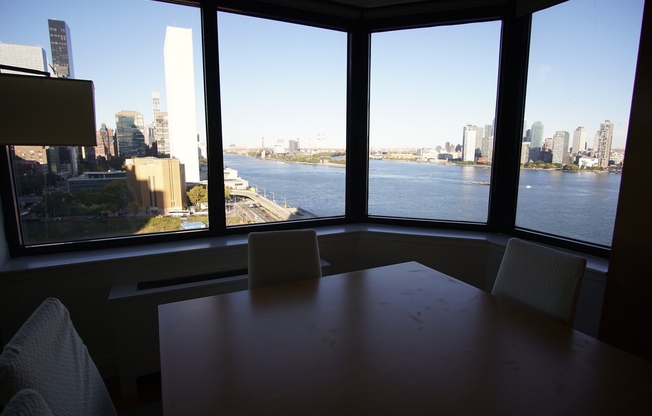 1 bed, 2 baths, 927 sqft, $5,500, Unit 18G