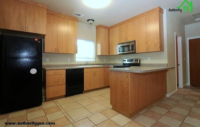 3 beds, 2 baths, 1,000 sqft, $1,675, Unit Unit B