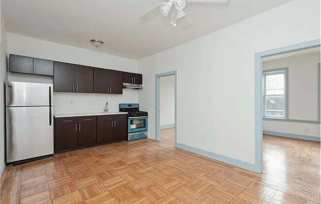 2 beds, 1 bath, $3,000, Unit 1R