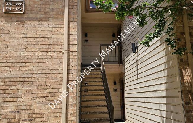 16301 Ledgemont Ln