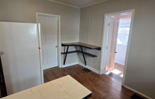 2 Bed 1 Bath - Off Street Parking/Washer Dryer Hook Up!