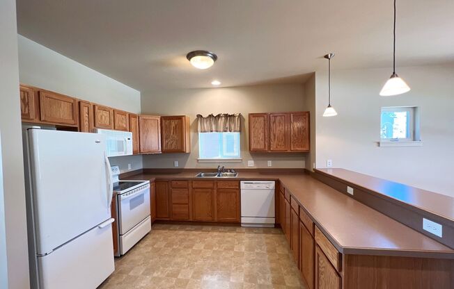 Mid-Term Unfurnished, 3 Bed 2.5 Bath Condo