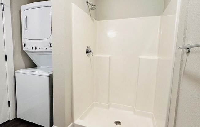 Studio, 1 bath, 327 sqft, $1,570, Unit 4th #214
