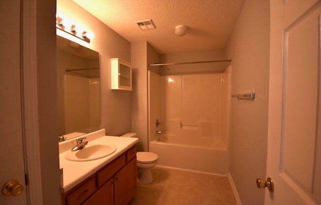 2 bedroom 2 bath unit ready for you to move in!