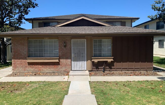 2 beds, 1 bath, $2,350