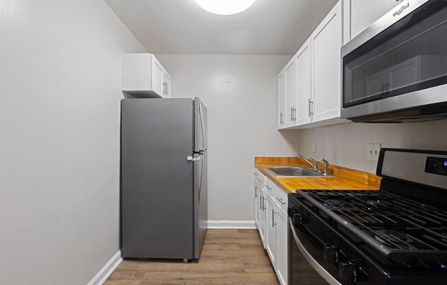 2 beds, 1 bath, 950 sqft, $1,895, Unit 303