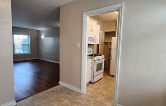 1 bed, 1 bath, 734 sqft, $1,700, Unit Unit 2