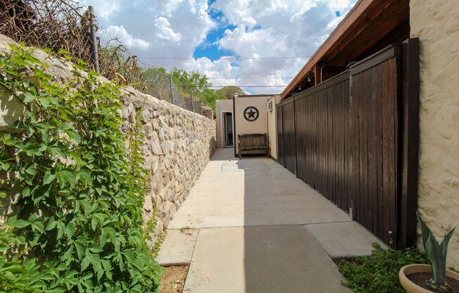 900 Winter Back Unit Fully Furnished Kern Place Studio – All Utilities Included, Near UTEP & Cincinnati St.