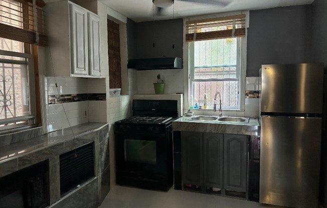 4 BAYVIEW AVE