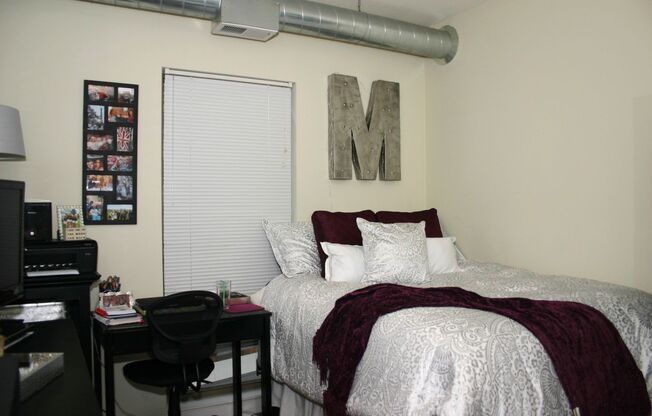4 beds, 2 baths, $2,650, Unit 401