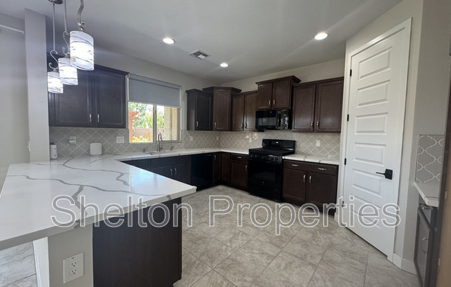 5229 N 79 DR