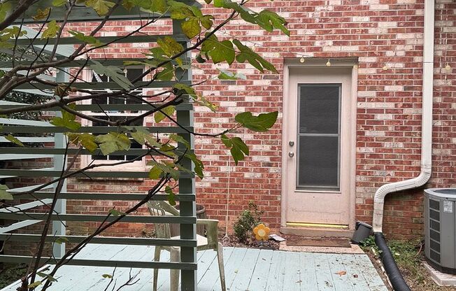 1 Bedroom/1 bathroom Basement Apartment in Forest Heights