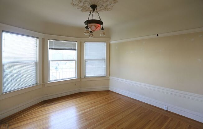 OPEN HOUSE: Thursday (6/19) 8:10pm-8:30pm. Gorgeous period piece San Francisco style 3BR/1BA apartment in a building across from Lafayette Park, In-Unit W/D, Pet Friendly (2011 Sacramento #5)