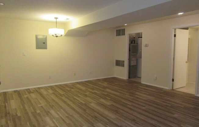 2Bd/.75Ba Kirkland Condo