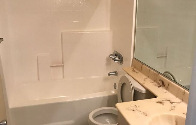 Clean and Spacious Condo, Pasadena
