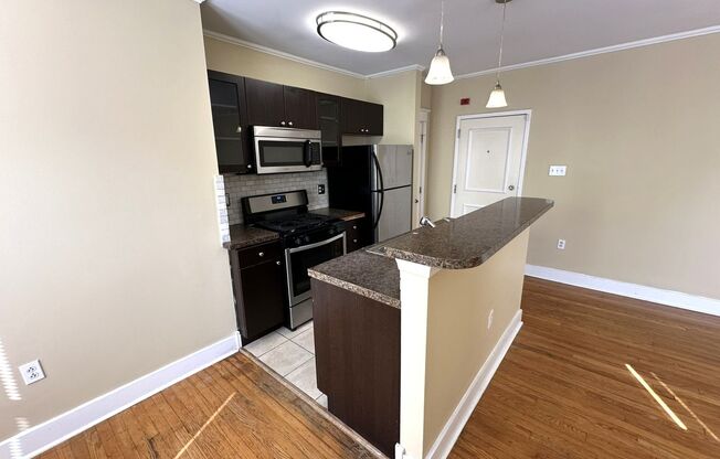 1 bed, 1 bath, 635 sqft, $1,360, Unit Apt C-14