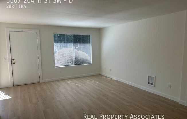 5607 204 ST SW