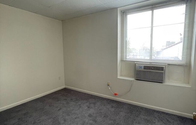 1 bed, 1 bath, 450 sqft, $1,250, Unit 404