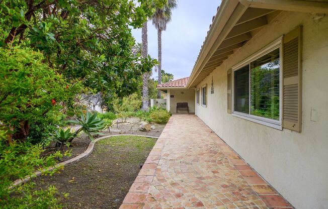 ***Available Now*** Single Level 3 Bedroom, 2.5 Bath home in La Costa*****