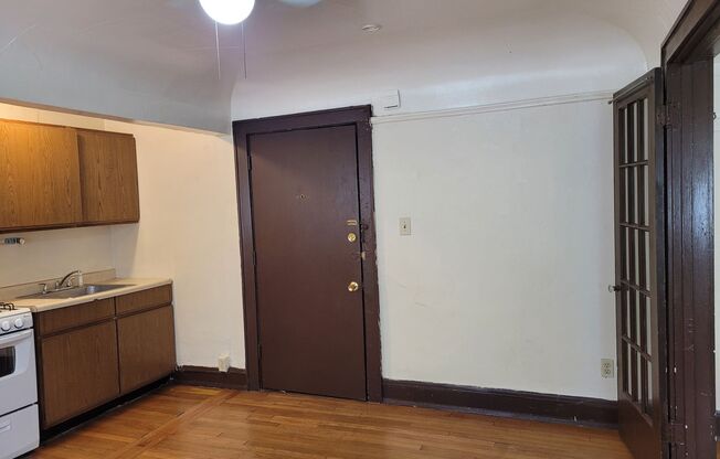 Studio, 1 bath, $795, Unit 207