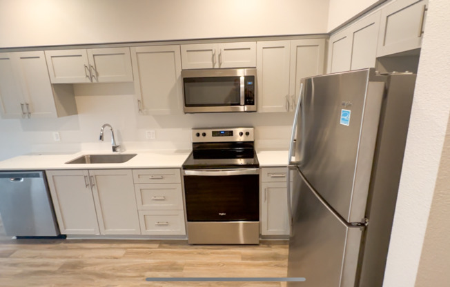 1 bed, 1 bath, 737 sqft, $1,695, Unit 40-204