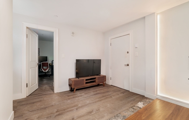 2 beds, 1 bath, 537 sqft, $3,925, Unit B