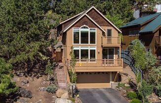 Awbrey Butte Beauty with Views and close to the River and 1st St Rapids!!