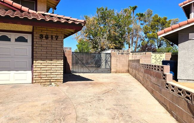 4 Bedroom Home in South West 3617 Tamal with RV Parking on Side