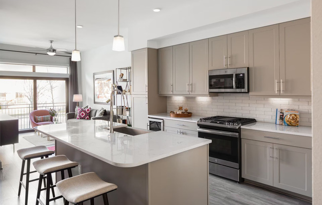 2198 W 18 ST