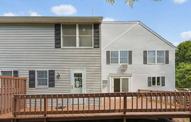 2 beds, 1.5 baths, 1,202 sqft, $2,800