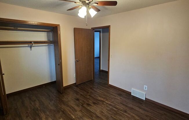 3 beds, 1.5 baths, 1,200 sqft, $1,550, Unit C