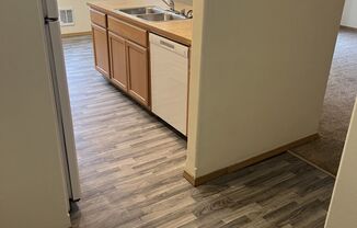 2 beds, 1 bath, 889 sqft, $1,355, Unit R032