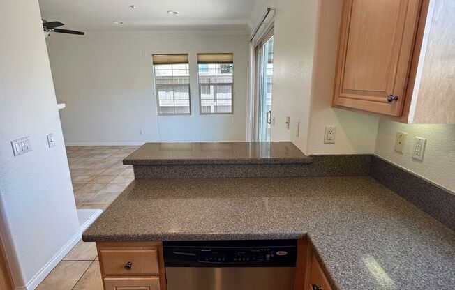 Beautiful Mission Valley Townhome in Escala Complex 92108