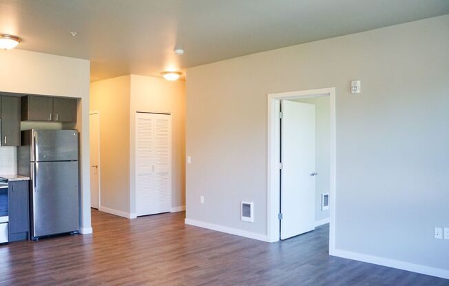 2 beds, 2 baths, $2,050, Unit 401